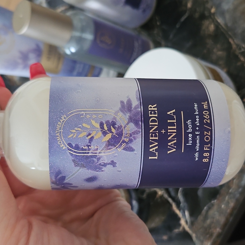 Bath & Body Works Lavender Vanilla Collection - Picture 5 of 8
